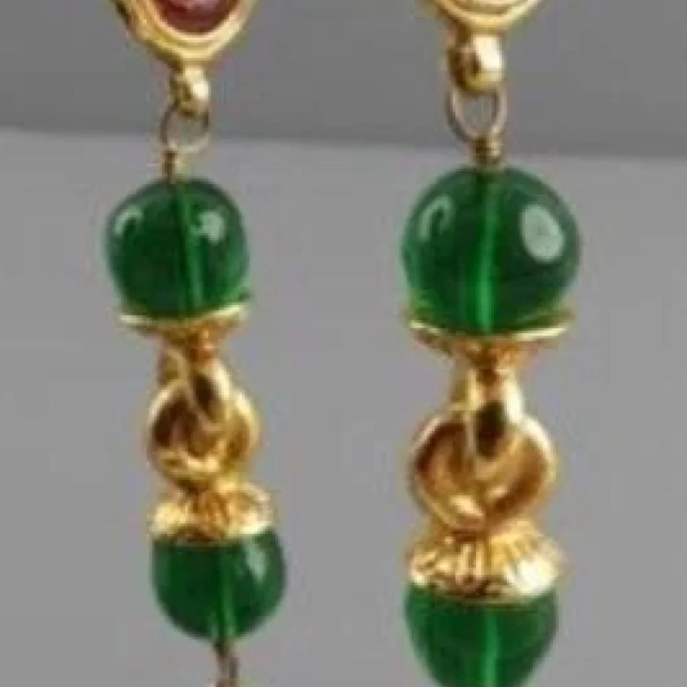 Gorgeous Vintage CHANEL Gripoix Gold Tone - Picture 2 of 12
